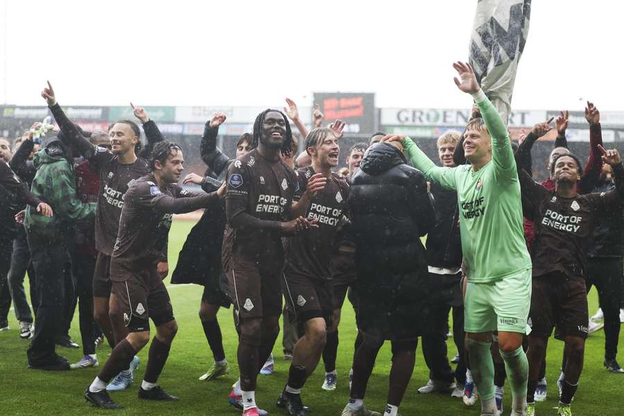 Telstar celebrate staying in the Eredivisie