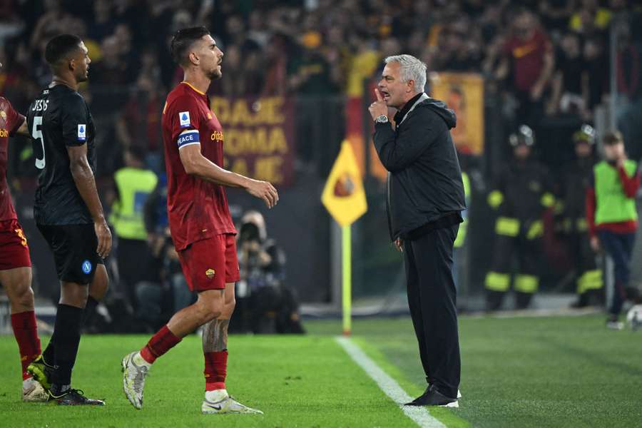 Roma conceded a late goal to fall to leaders Napoli