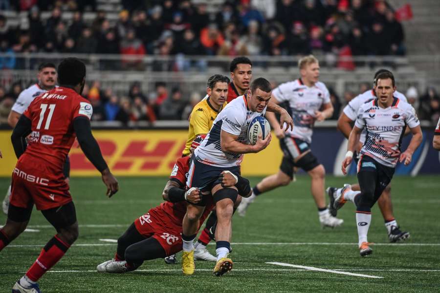 Champions Cup: Leicester and Saracens edge closer to knockouts