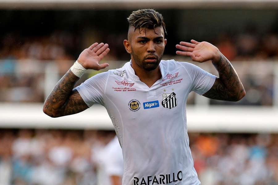 Gabigol levantou a última taça do Peixe, em 2016