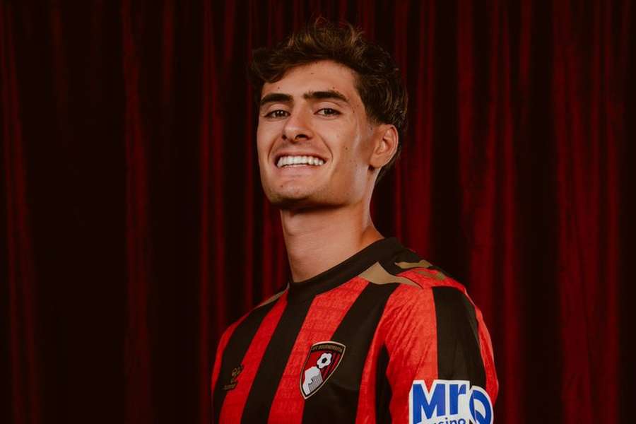 António Silva com a camisola do Bournemouth António Silva com a camisola do Bournemouth