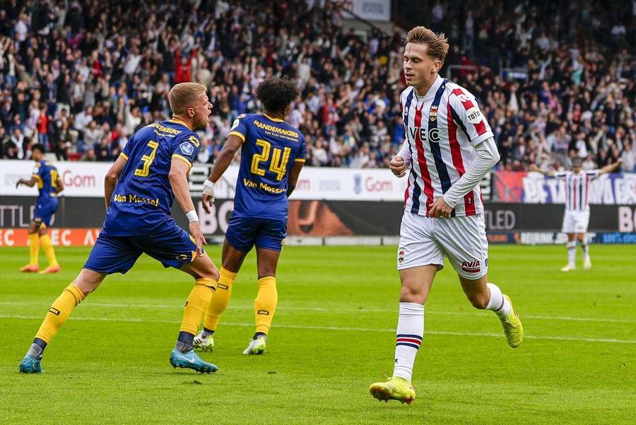 Ringo Meerveld (R) viert de 2-0 tegen RKC