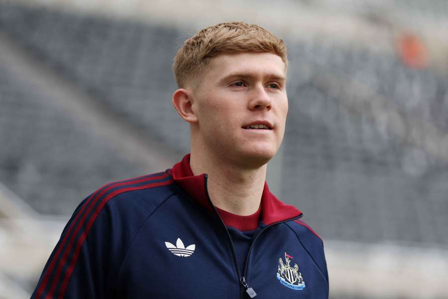 Newcastle boss Howe explains Hall substitution Newcastle boss Howe explains Hall substitution