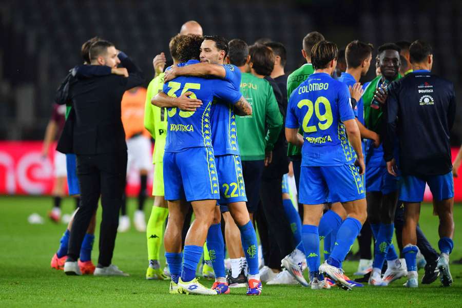 Les joueurs d'Empoli fêtant la qualification.