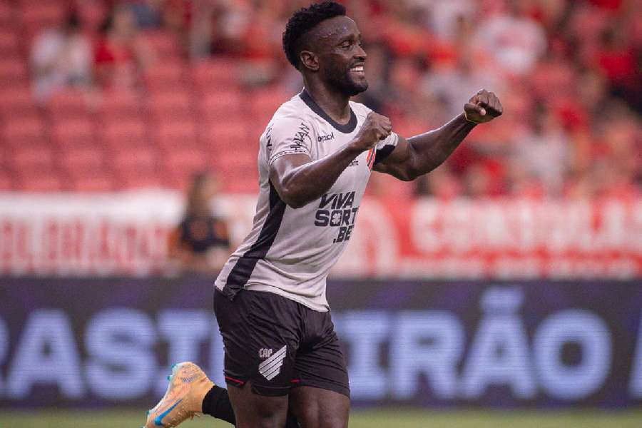 Stiven Mendoza fez o gol da vitória do Furacão no Beira-Rio Stiven Mendoza fez o gol da vitória do Furacão no Beira-Rio