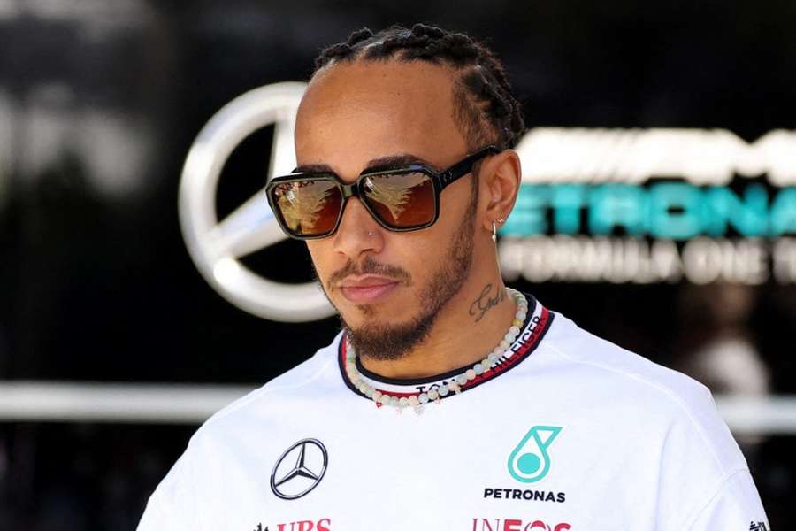 Lewis Hamilton dans le paddock à Melbourne.