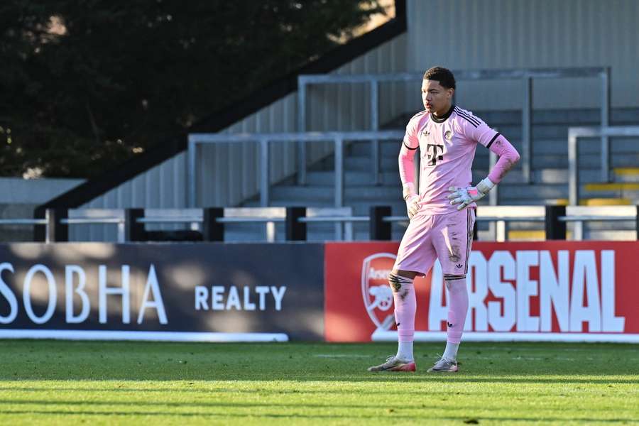 Bayern-Keeper Leonard Prescott musste in London viermal hinter sich greifen Bayern-Keeper Leonard Prescott musste in London viermal hinter sich greifen
