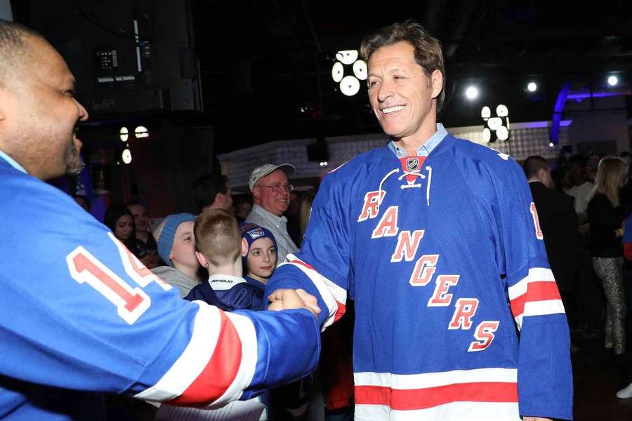 Ron Duguay opustil tento svet. Ron Duguay opustil tento svet.