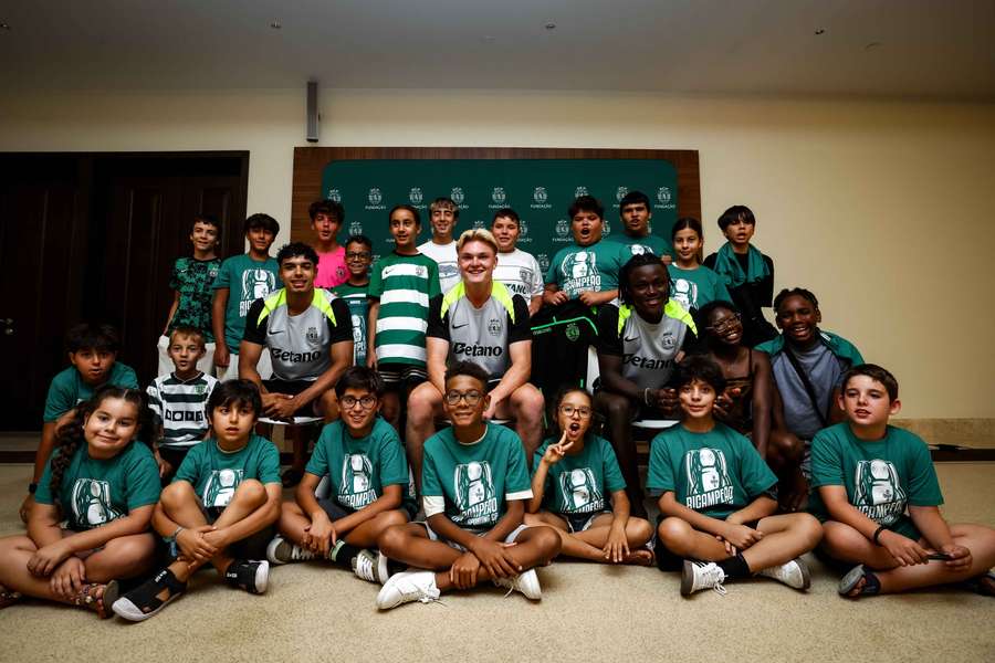 João Simões, Harder e Quenda com os jovens do CASLAS - Centro de Assistência Social Lucinda Anino dos Santos