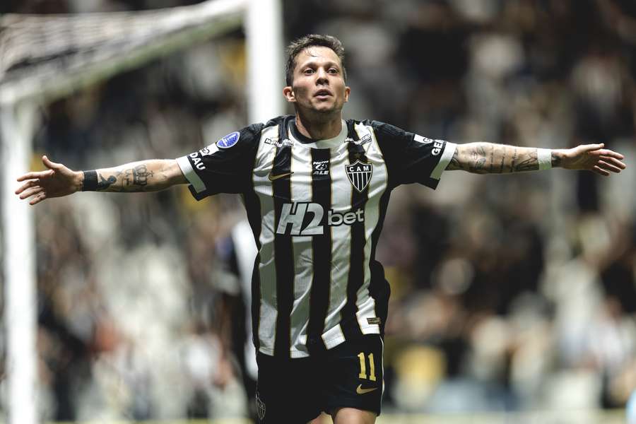 Bernard teve boa movimentação na linha de frente