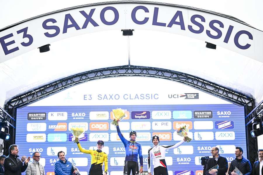 Mathieu van der Poel no topo do pódio da E3 Saxo Classic Mathieu van der Poel no topo do pódio da E3 Saxo Classic