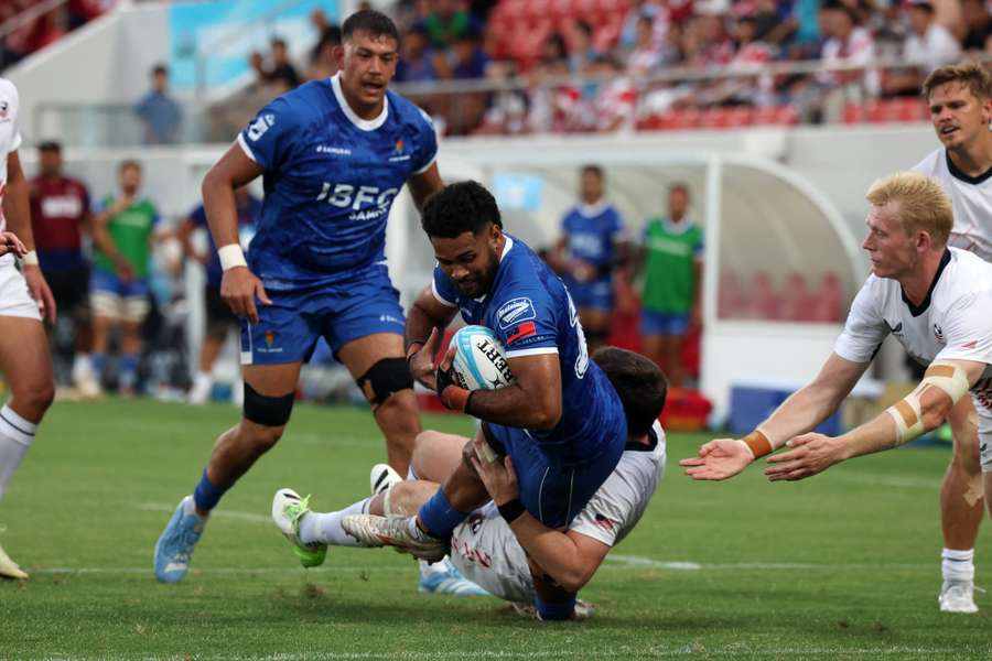 Samoa's Elisapeta Alofipo attempts to score a try against the USA. Samoa's Elisapeta Alofipo attempts to score a try against the USA.