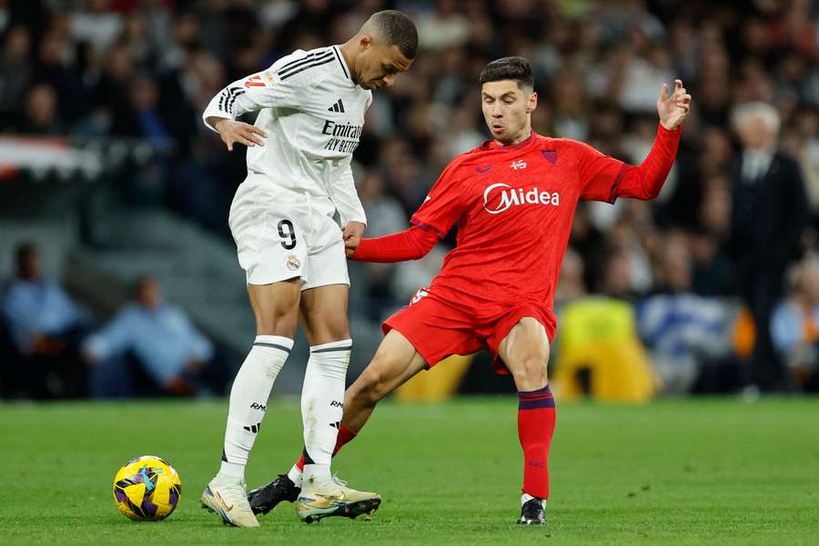 Gonzalo Montiel, en el partido ante el Real Madrid.