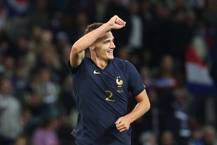Pavard, un héroe feliz en casa, en Lille