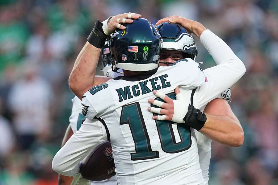 Tanner McKee teve grande atuação na vitória dos Eagles