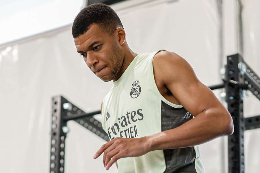 Mbappé, trabajando en el gimnasio con la vista puesta en el Salzburgo