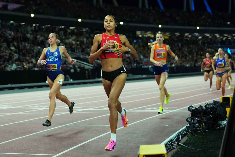Werro supera Hodgkinson e vence os 800m femininos no Ultimate