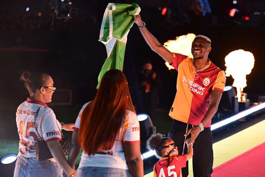 Victor Osimhen celebra el título de liga con el Galatasaray