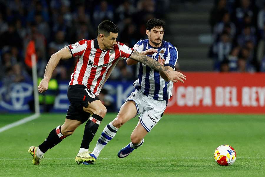 Yuri Berchiche battles for the ball Yuri Berchiche battles for the ball
