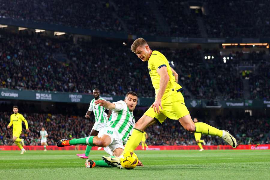 Sorloth, en el momento de anotar el gol de la victoria