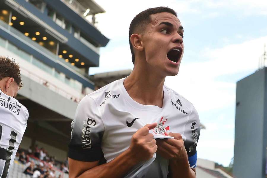Bahia fez o golo da vitória do Corinthians sobre o Grémio
