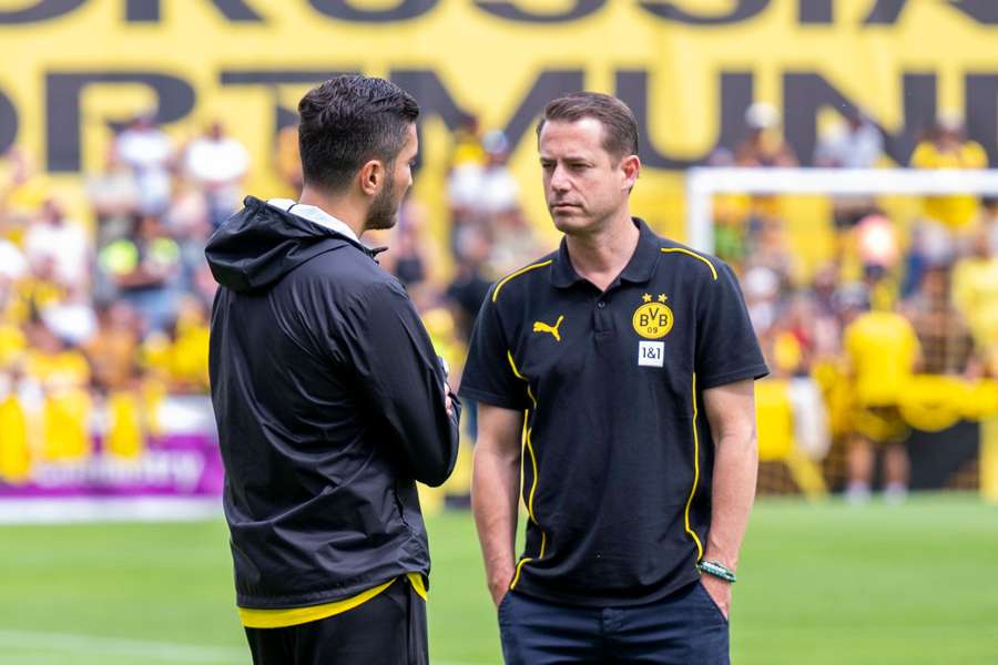 Lars Ricken (r.) hat Nuri Sahin (l.) zum ersten Mal eine öffentliche Abmahnung erteilt.