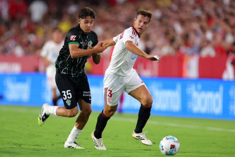 Sevilla on the ball against Elche