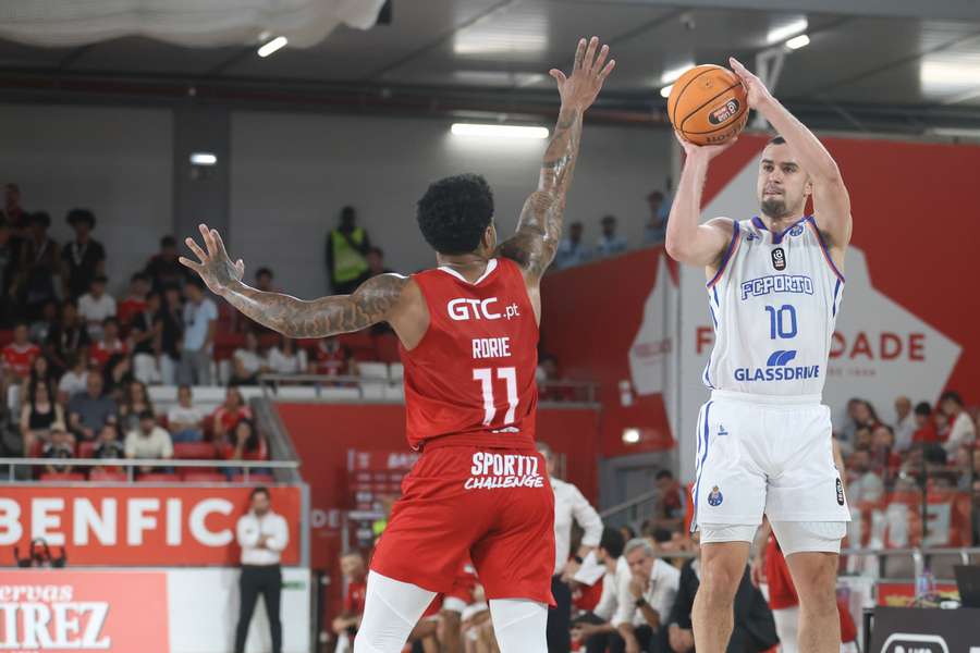 Duelo intenso no Pavilhão da Luz