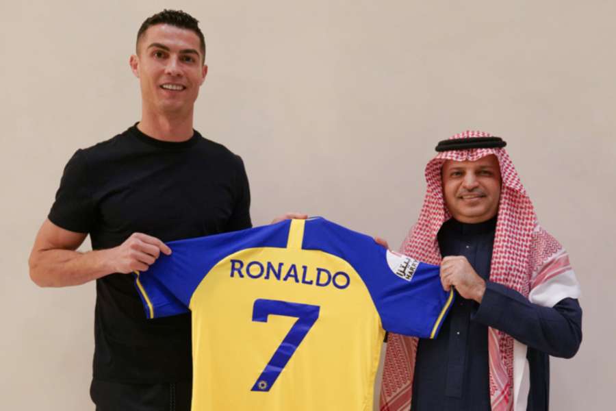 Cristiano Ronaldo é oficializado pelo Al-Nassr