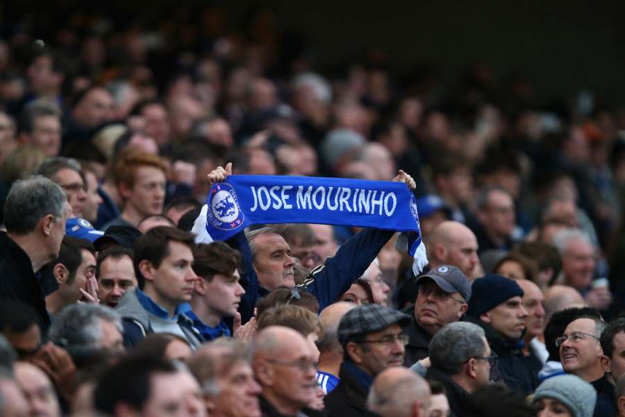No Chelsea, Mourinho venceu sua última Premier League em 2015 e virou ídolo da torcida