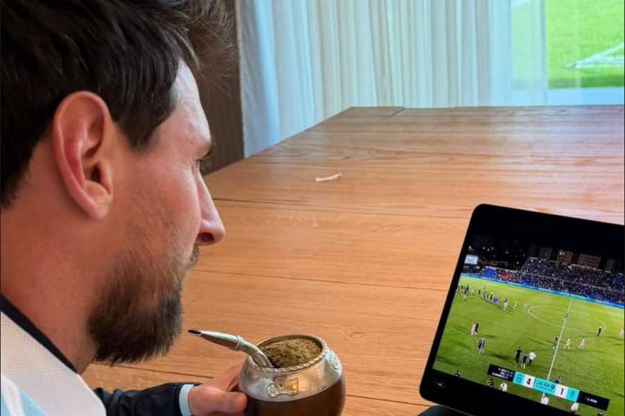 Messi regarde le match Eldense-Oviedo Messi regarde le match Eldense-Oviedo