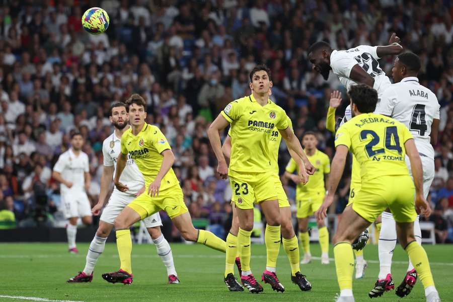 Geht nicht nur in der Luft für Real Madrid voran: DFB-Verteidiger Antonio Rüdiger.