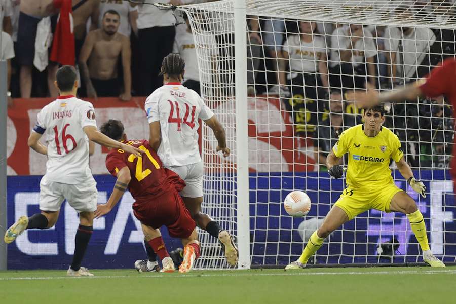 Dybala opens the scoring for Roma