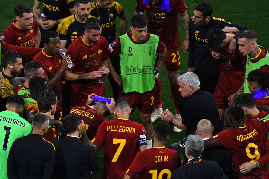 Jose Mourinho speaks to his players ahead of extra-time