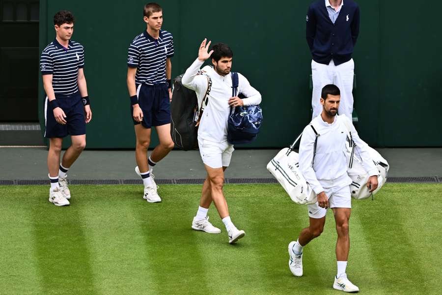 Carlos Alcaraz and Novak Djokovic (R) arrive on Centre Court