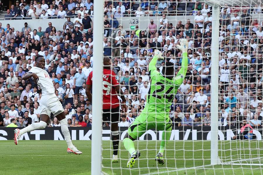Pape Sarr abriu o placar com chute de esquerda