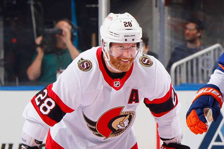 Claude Giroux smiles prior to a face-off against the New York Islanders (2023)