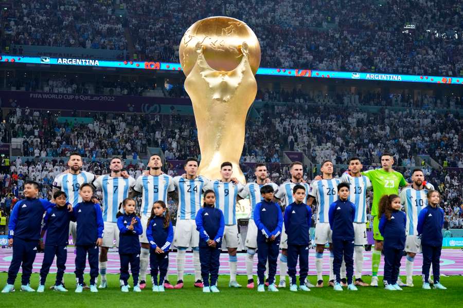 Argentínčania chcú titul pre krajinu a Messiho, Francúzi s cieľom obhajoby
