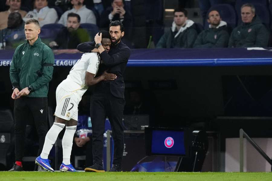 Vinícius y Arbeloa