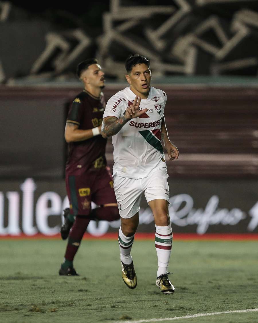 Cano comandou a vitória do Fluminense sobre a Portuguesa-RJ