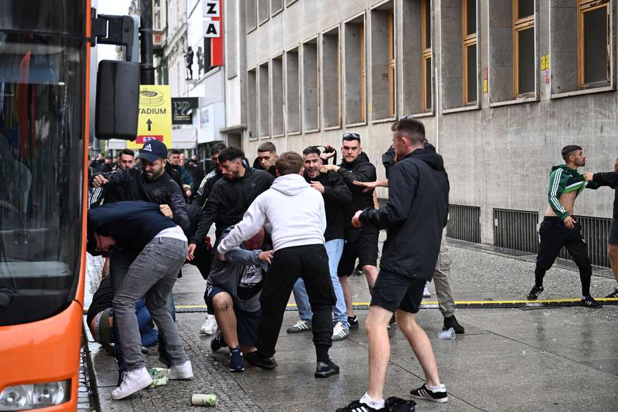 Un affrontement entre supporteurs à Wroclaw ce mercredi.