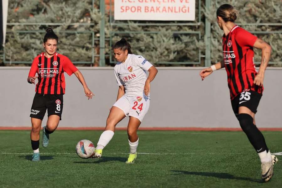 Inês Queiroga passou pelo futebol turco