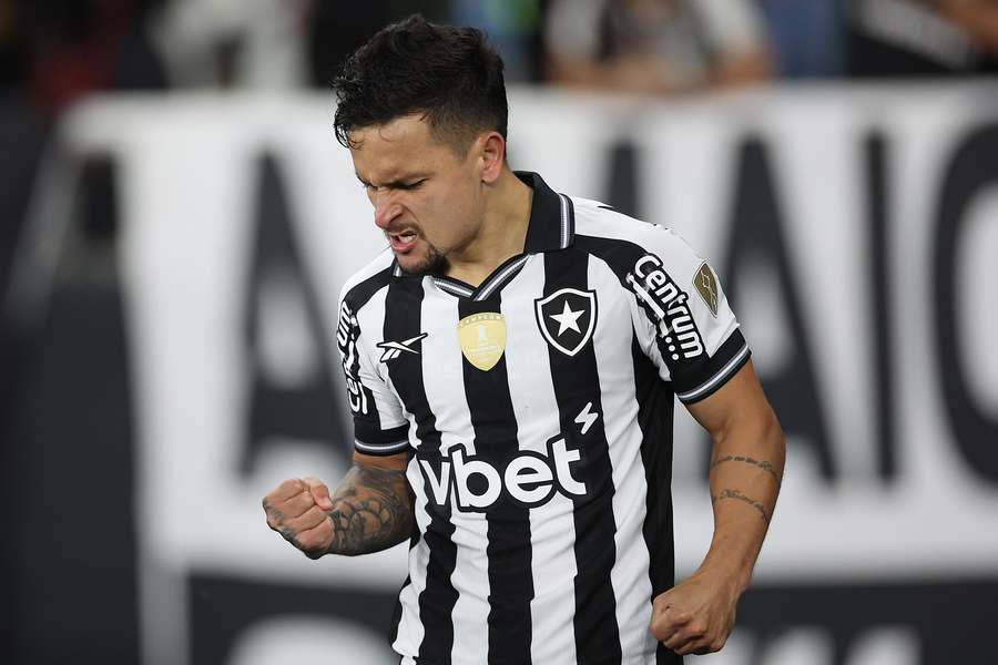 Artur colocou o Botafogo à frente antes do primeiro minuto Artur colocou o Botafogo à frente antes do primeiro minuto