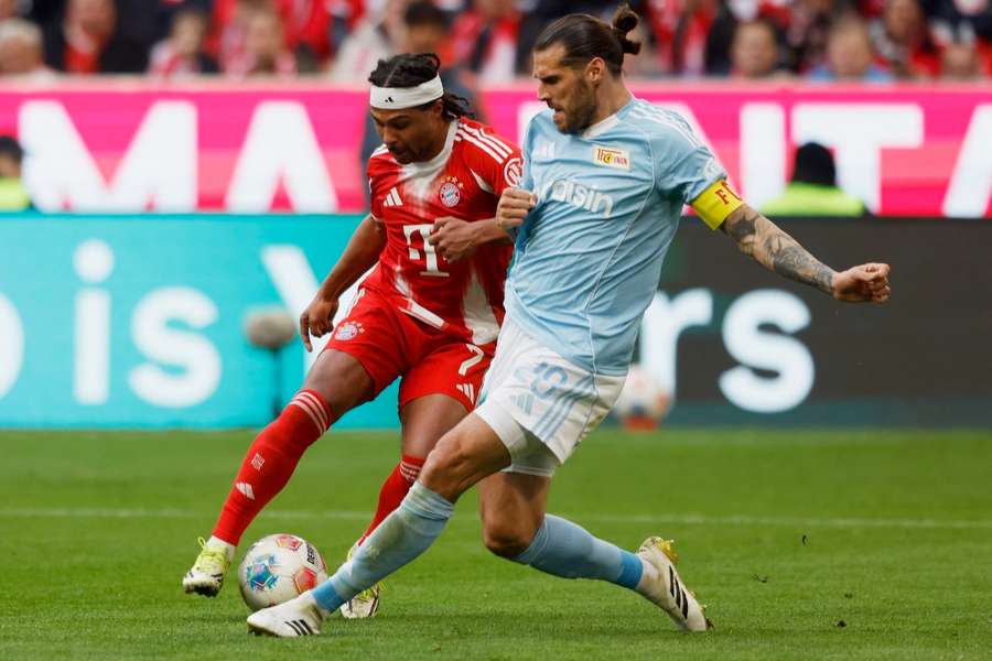 Serge Gnabry im Duell mit Union-Kapitän Christopher Trimmel