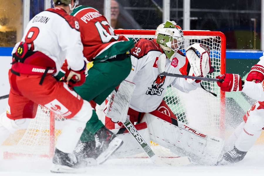 Topspiel-Triple sorgt für Hochspannung in der ICE Hockey League Topspiel-Triple sorgt für Hochspannung in der ICE Hockey League