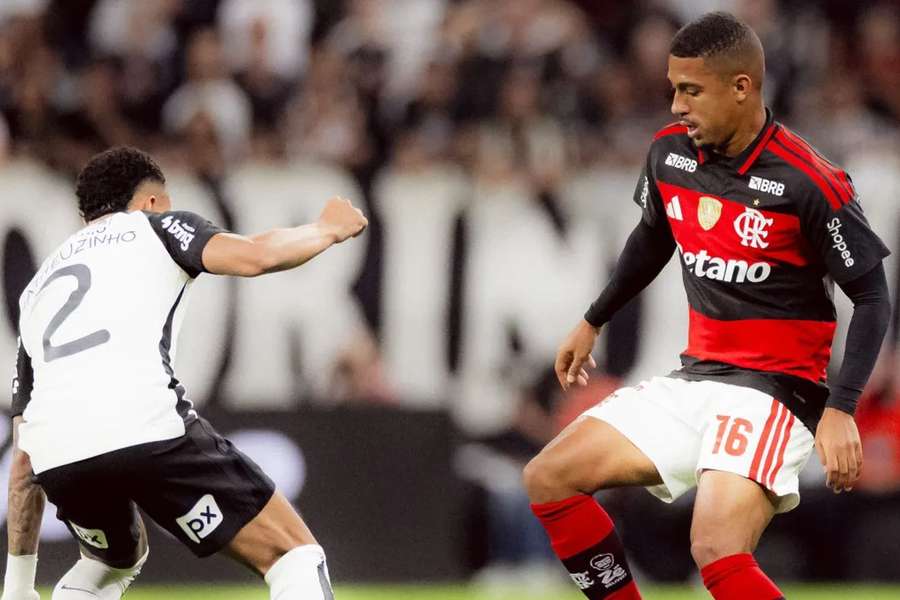 Flamengo e Corinthians medem forças no Maracanã Flamengo e Corinthians medem forças no Maracanã