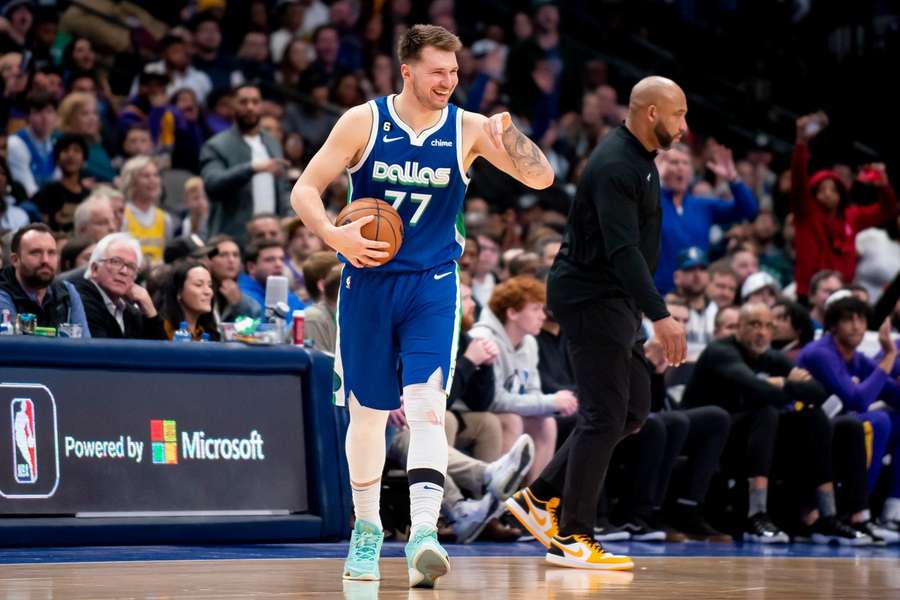 Luka Dončić sammelte weniger Punkte als Pendant LeBron, seine Mavs gewannen das Duell gegen die Lakers allerdings