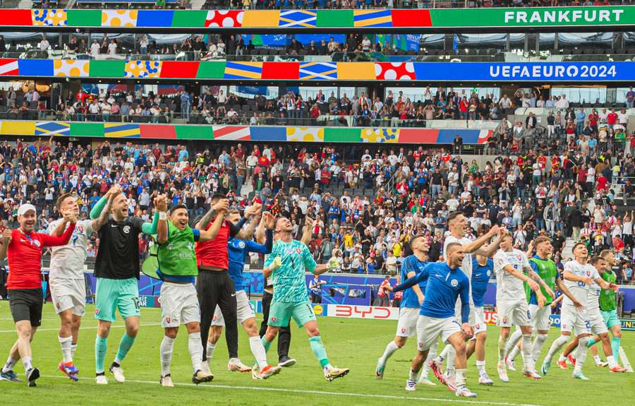 A alegria dos eslovacos depois de vencerem a Bélgica.