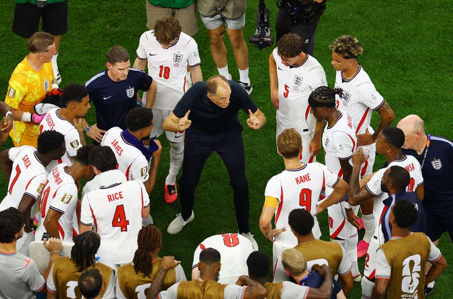 Tuchel speaks to his England players Tuchel speaks to his England players