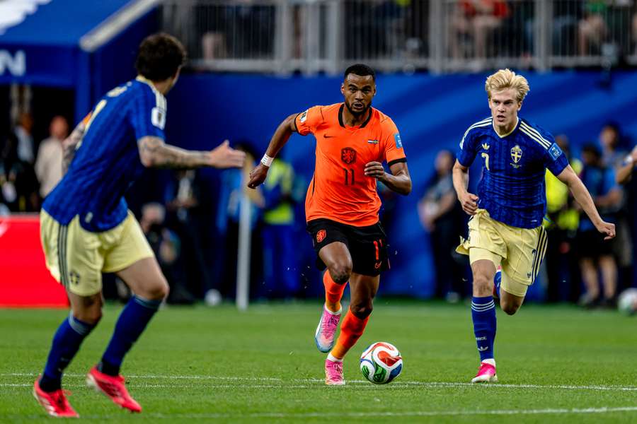 Cody Gakpo (Países Bajos), en acción durante un partido del Mundial 2026 ante Suecia
